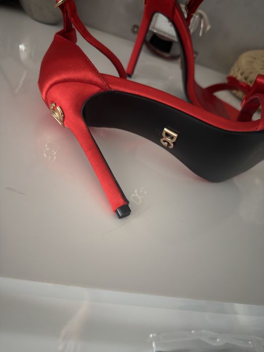 Босоножки в наличии