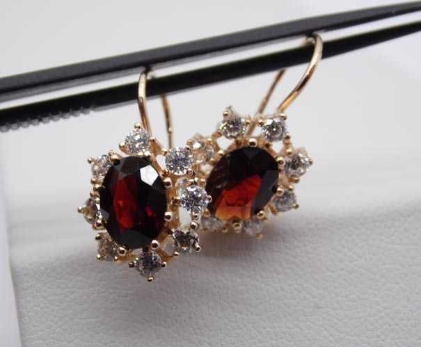 Złote wiszące kolczyki granaty i cyrkonie owalne markizy.