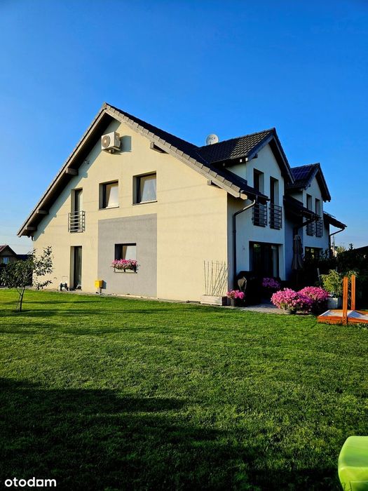 Przestronny dom 4 pok. z garażem i ogrodem