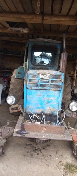 Продам два трактори