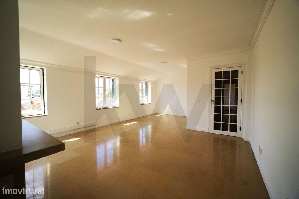 Arrendo / Alugo | Apartamento T1+1 duplex com garagem | na Lapa, Lisbo
