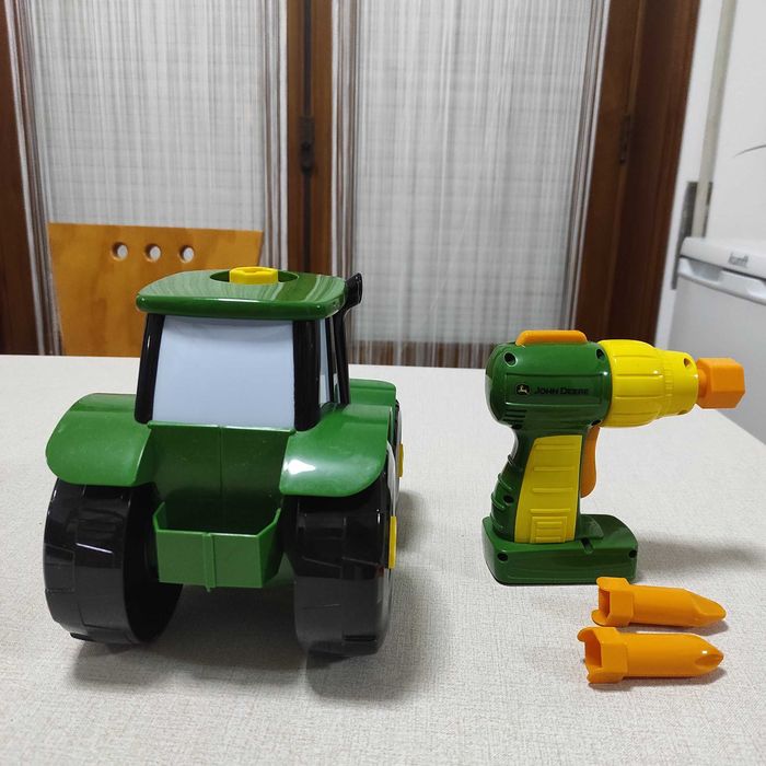 Constrói o trator Johnny