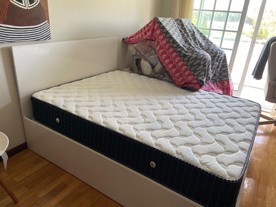 Cama 1,40 x 1,90 mais colchão