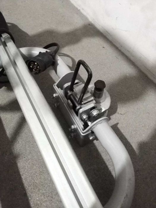 Bagażnik rowerowy na hak platforma Amos 3 rowery odchylany