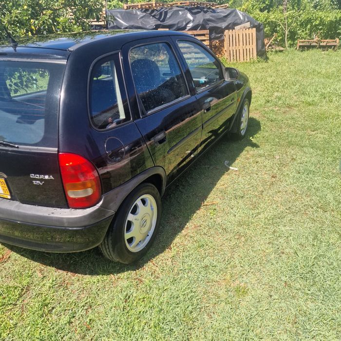 Vendo opel corsa 1.000 a gasolina 12v em bom estado geral