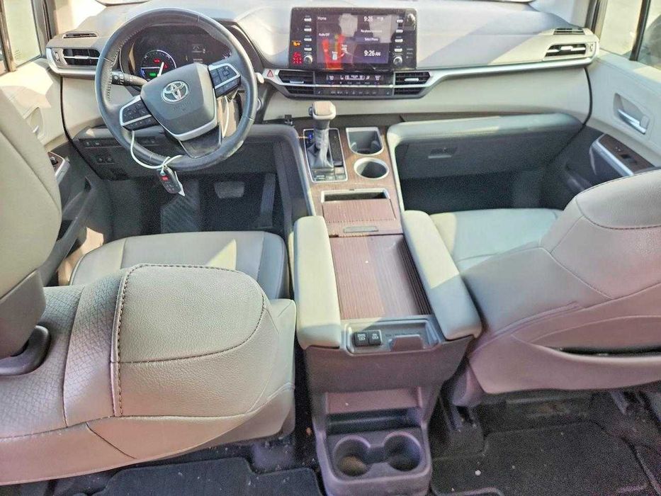 2021 Toyota Sienna XLE