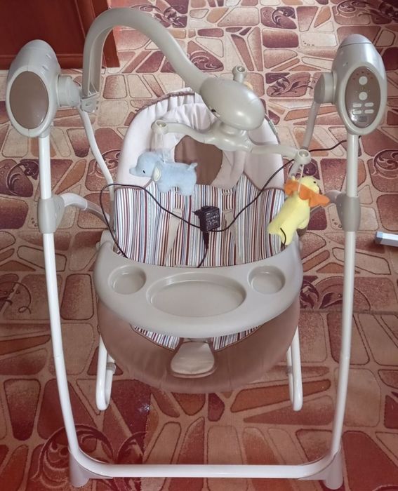 Колиска-гойданка для немовляти