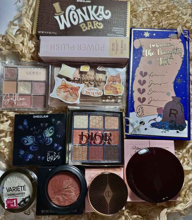 Продаж декоративної косметики