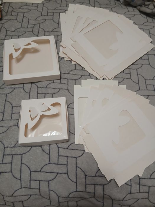 Подарункові бумажні коробочки