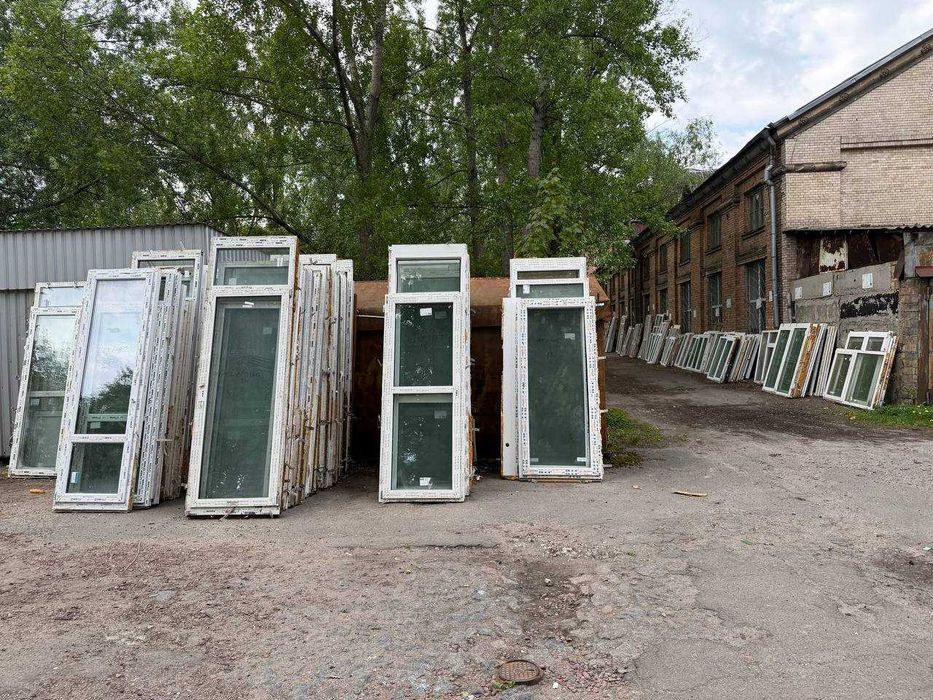Вікна металопластикові Склад вікон та дверей БУ м. Шулявська.