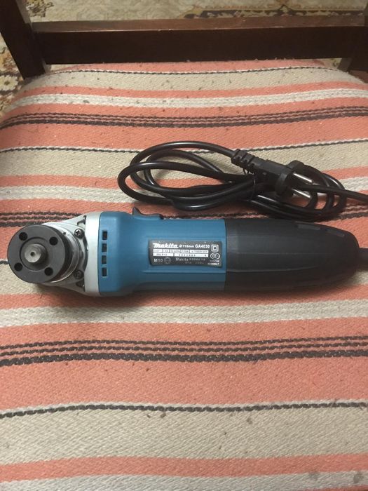 Угловая шлифмашина Makita GA 4030