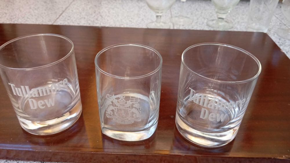 Copos e taças 0,50 cêntimos cada