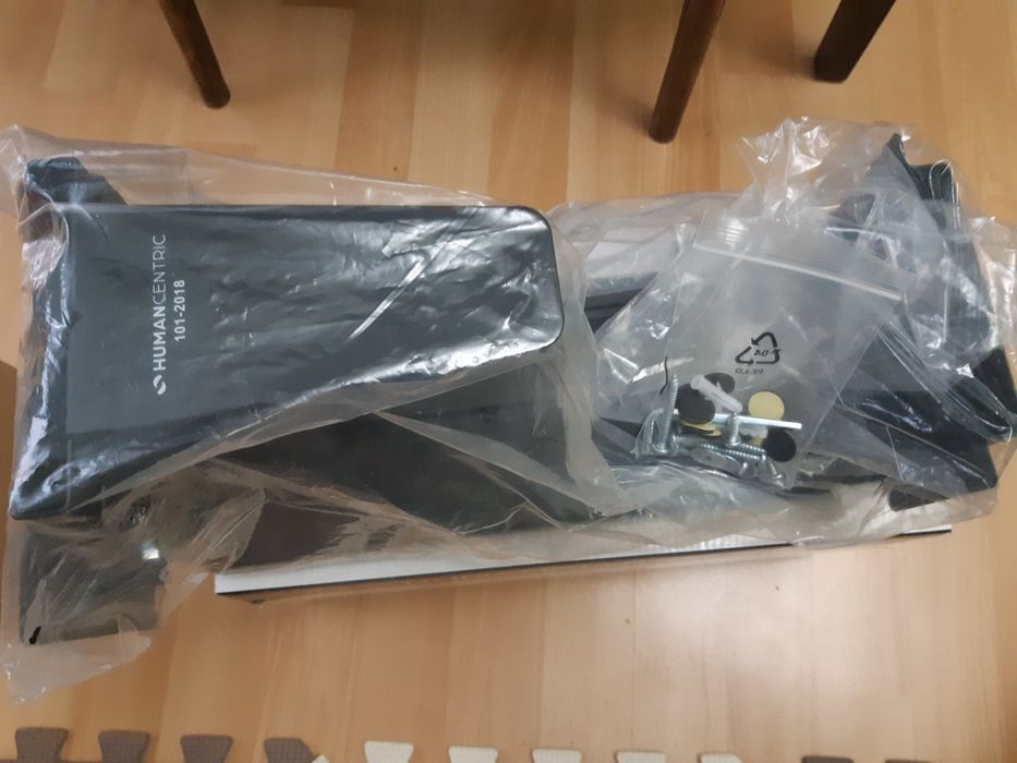 Uchwyt biurkowy do podwieszenia PC 10 kg srebrny
