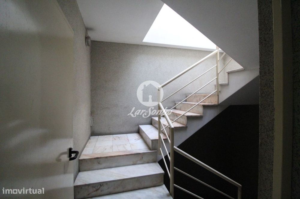 Apartamento T2, situado em Arcozelo, a 4km da Praia