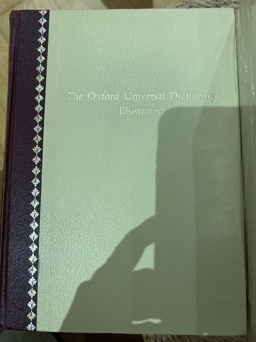 Livro Dicionário The Oxford Universal Dictionary Illustrated