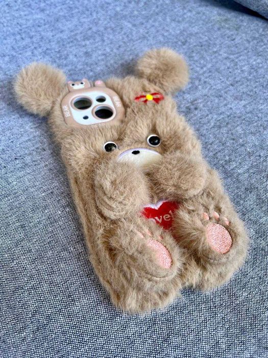 Urocze etui miś z futerkiem iPhone 13