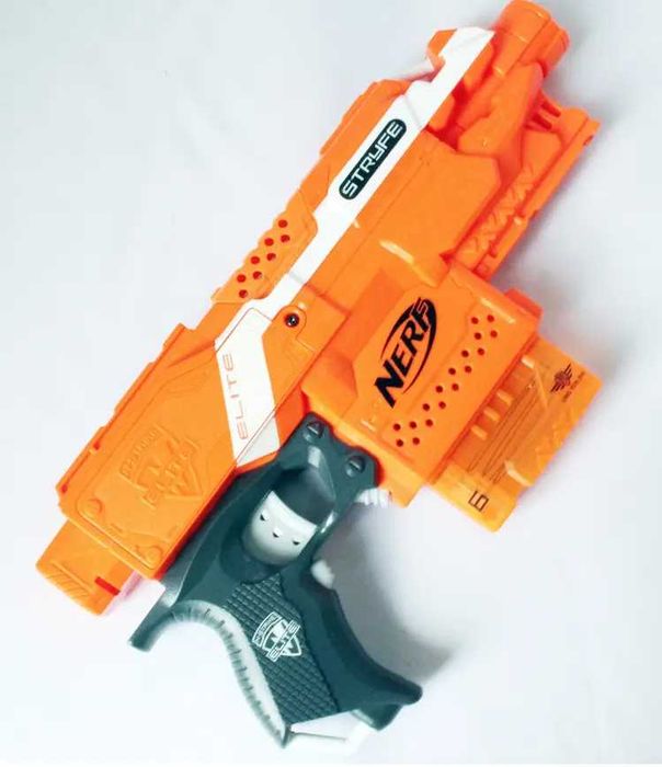 Аксессуар к бластеру NERF N STRIKE .