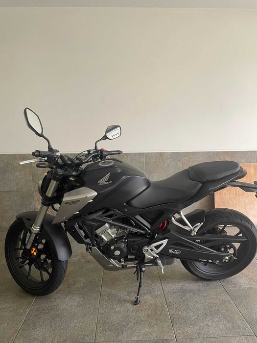 Honda CB125R - Apenas 5.400km - Estado Irrepreensível