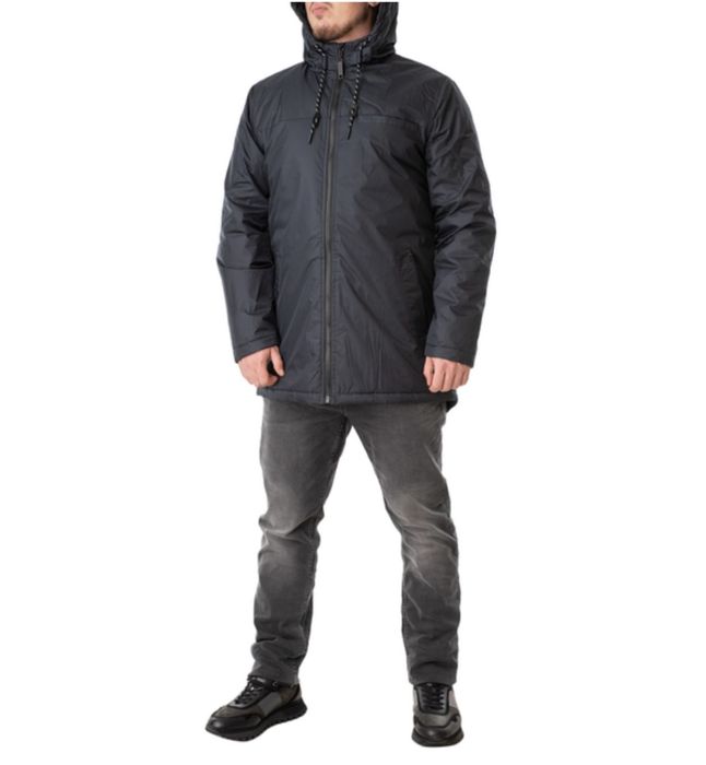 Куртка чорного кольору . Розмір М