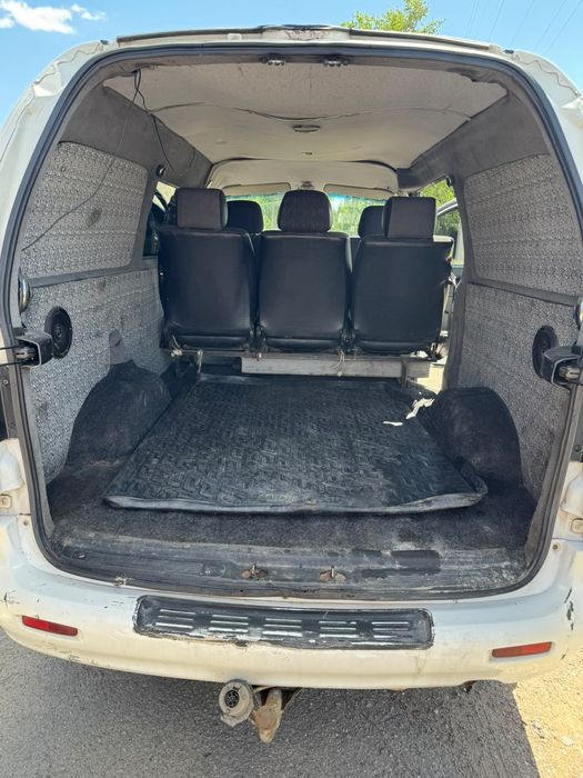 HYUNDAI H-1 2001 VIN KMJWVH7FP1U333398 фото оголошення 6 з 9