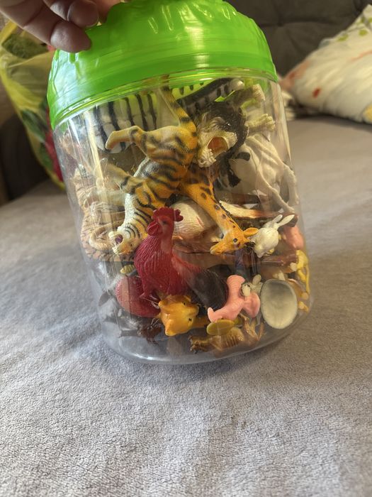 Набор фигурок животных.