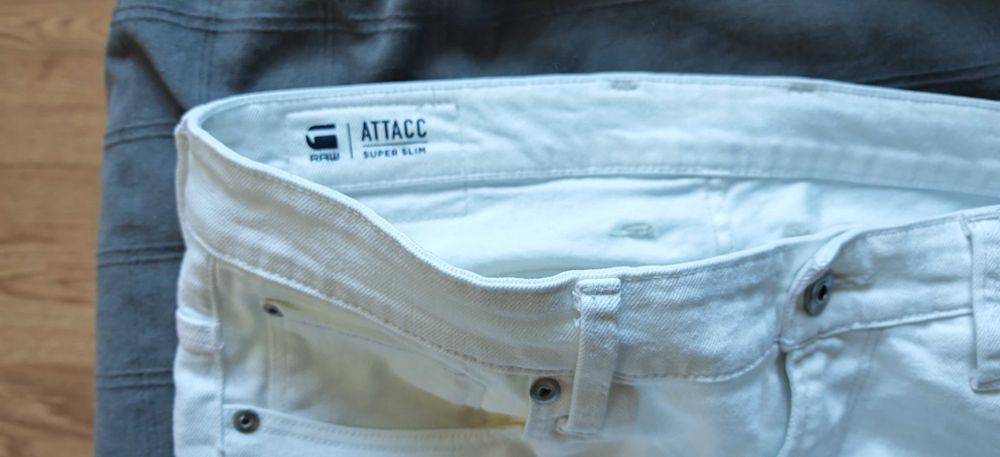 G-Star RAW Spodnie Jeans Białe. W34 L32