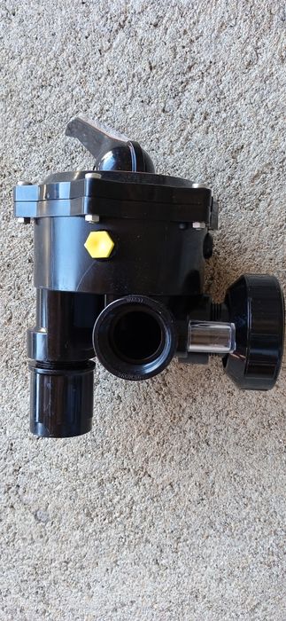 Válvula  e bomba para piscina