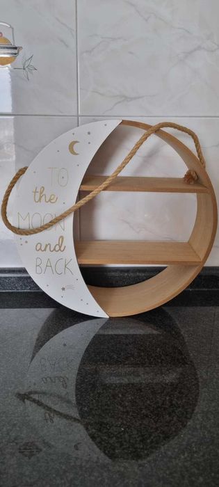 Prateleira decorativa Lua de madeira "To the moon and back" - NOVA