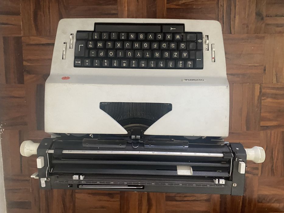 Máquina de escrever Olympia