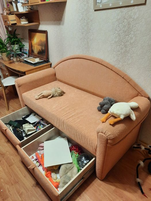 Диван нерозкладний