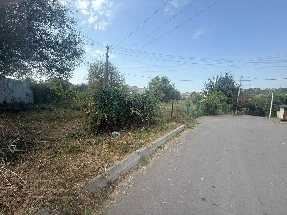 Продаж ділянки у с.Хотів. Забудова.