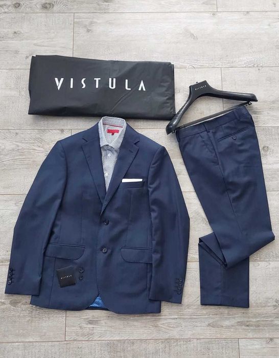 Elegancki 100% wełniany granatowy garnitur marki Vistula