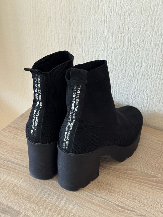 Жіночі ботильйони Stradivarius