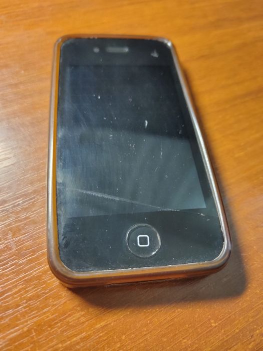 Продам телефон айфон 4