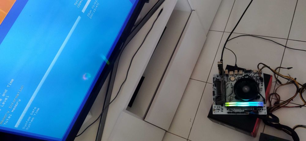 Kit Ryzen 7 2700 (8-Core) + 32GB RAM RGB + B450 Branca