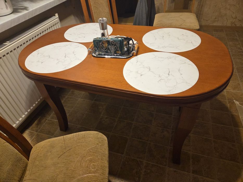 Stół do jadalni z krzesłami