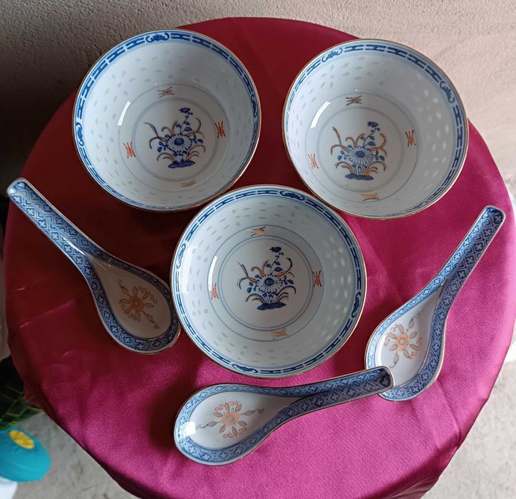 3 Taças e colheres de Porcelana chinesa "Bagos de Arroz"