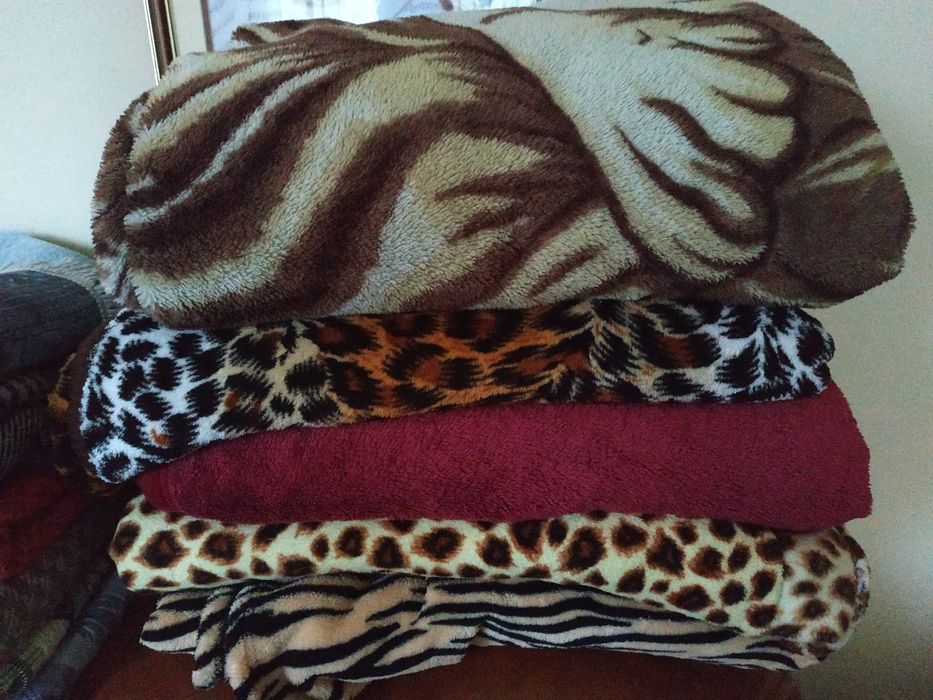 Покрывало по 100 грн. единица бу, вживане и по 200 грн