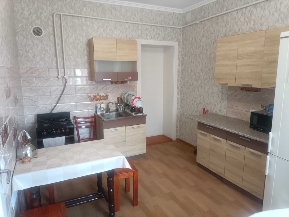 ПОБЛИЗУ БАСЕЙНІВ 3 кімнати свіжий ремонт окремі санвузли без господарі