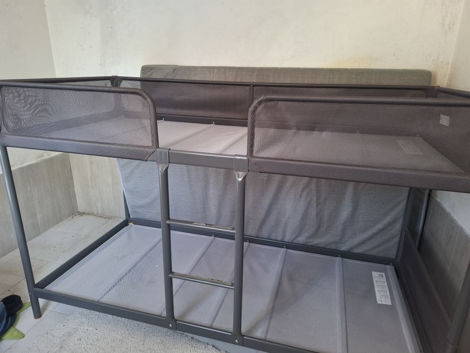 Cama beliche  . retira em Sintra