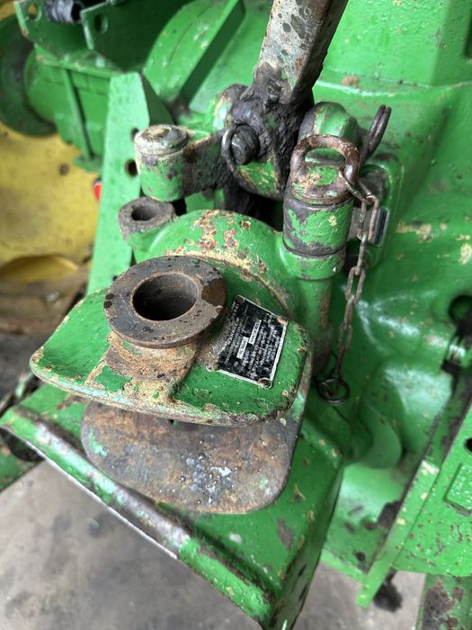 Трактор John Deere 3140