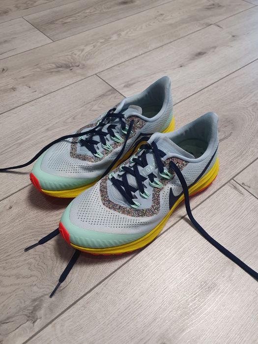 Женские кроссовки Nike