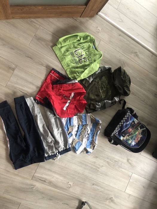 Paka ubrań dla chłopca 104 do przedszkola plecak super h&m