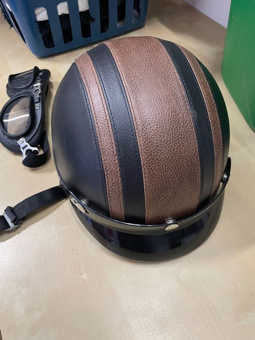 Capacete e óculos vintage