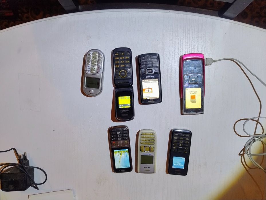 Телефоны кнопачные Samsung Nokia Motorola Рабочие