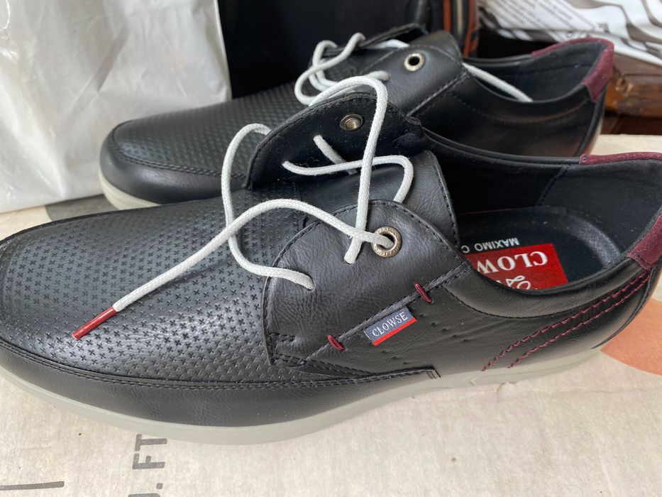 Sapatos de homem novos