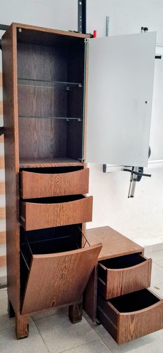 Dois móveis de casa de banho