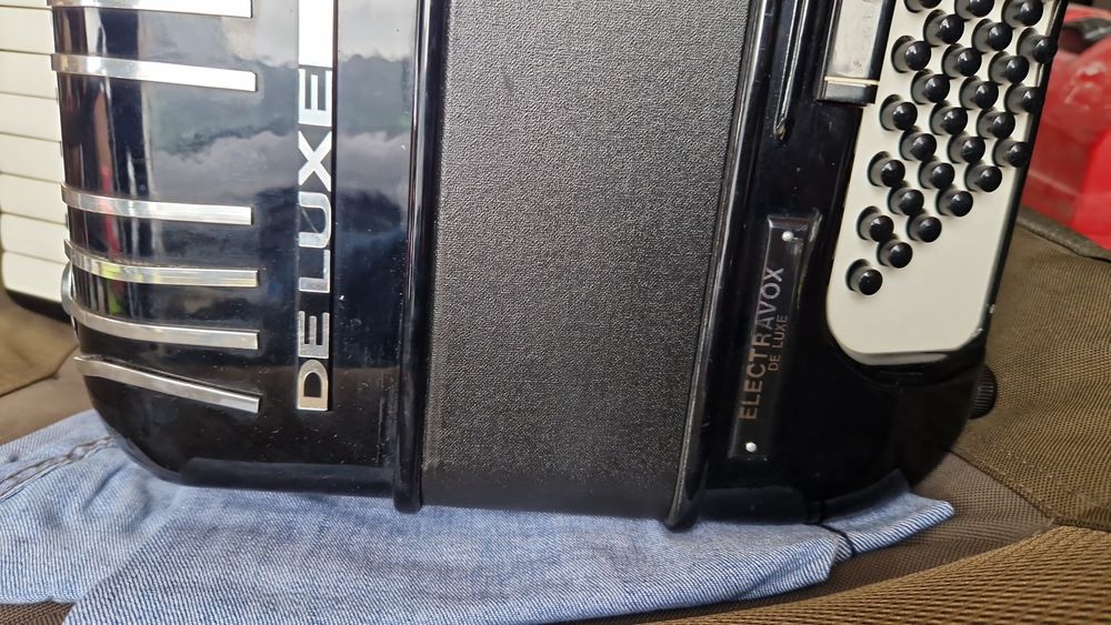 Akordeon elektryczny HOHNER  Deluxe