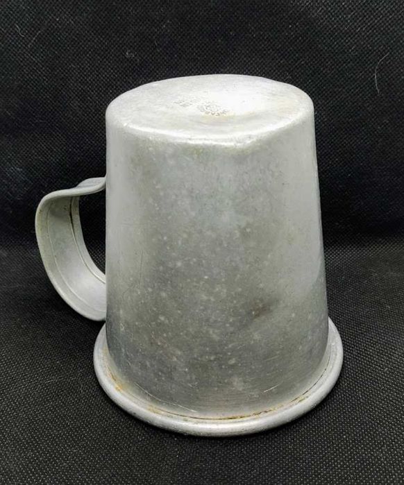 Caneca antiga portuguesa em alumínio