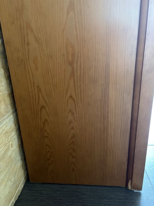 Cristaleira com portas de vidro